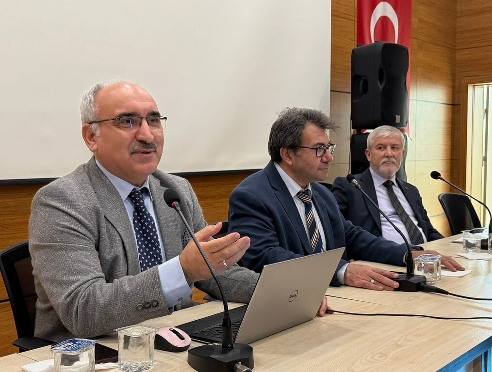 Kütahya’da &quot;Papa’nın Türkiye Ziyareti ve Düşündürdükleri&quot; konulu panel düzenlendi
