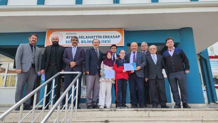 Kütahya’da &quot;Peygamberimiz ve Gençlik&quot; konulu kompozisyon yarışması ödül töreni

