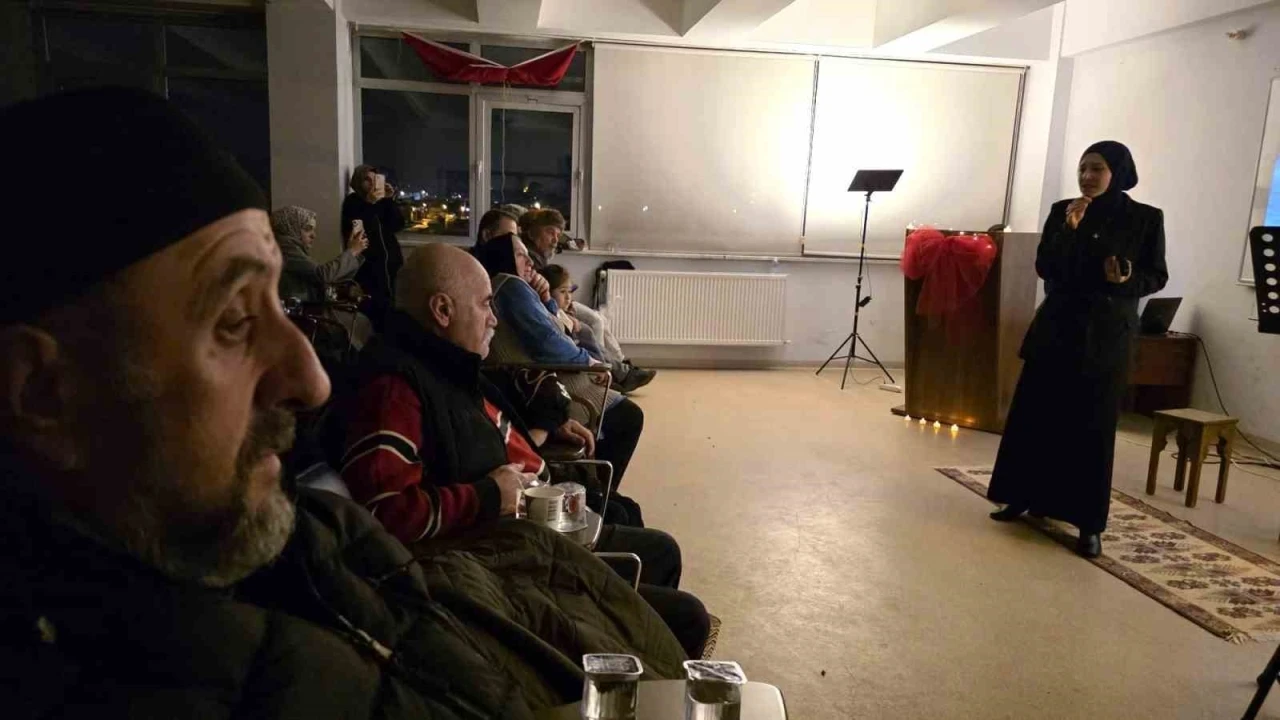 K&uuml;tahya&rsquo;da "T&uuml;rk Gencinin Kalp Atışı" Şiir Gecesi d&uuml;zenlendi
