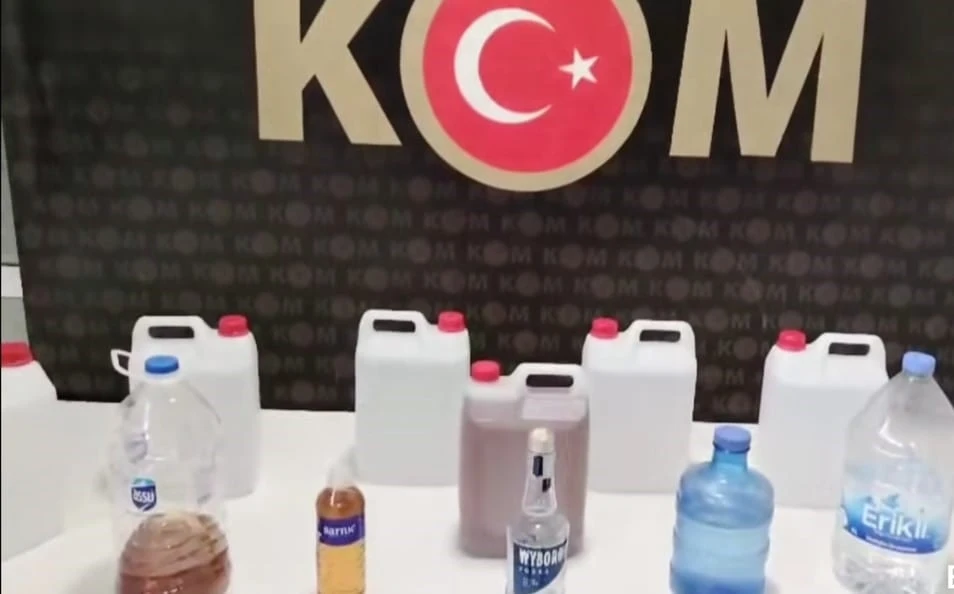 Kütahya’da sahte içki operasyonu, 50 litre alkol ele geçirildi

