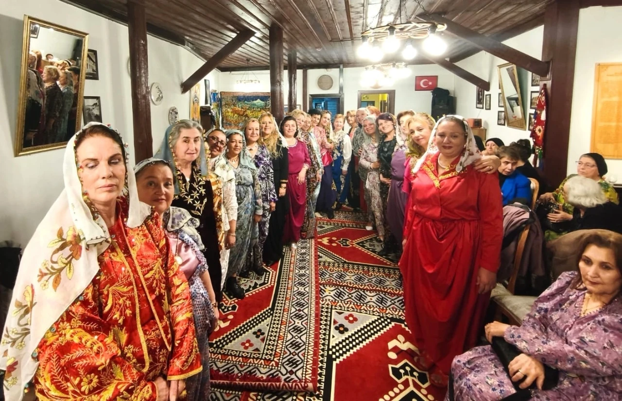 K&uuml;tahya&rsquo;da &rsquo;Şalvar Gecesi&rsquo;yle gelenekler yaşatıldı
