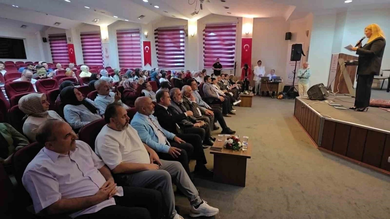 K&uuml;tahya&rsquo;da şiir ve m&uuml;ziğin buluştuğu anlamlı gece
