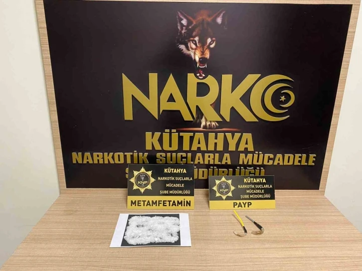 K&uuml;tahya&rsquo;da ş&uuml;phe &uuml;zerine durdurulan ara&ccedil;ta uyuşturucu madde ele ge&ccedil;irildi
