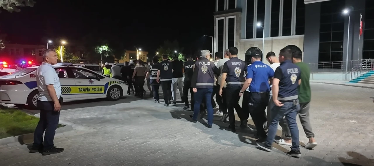 K&uuml;tahya&rsquo;da torbacılara şafak baskını: 28 g&ouml;zaltı
