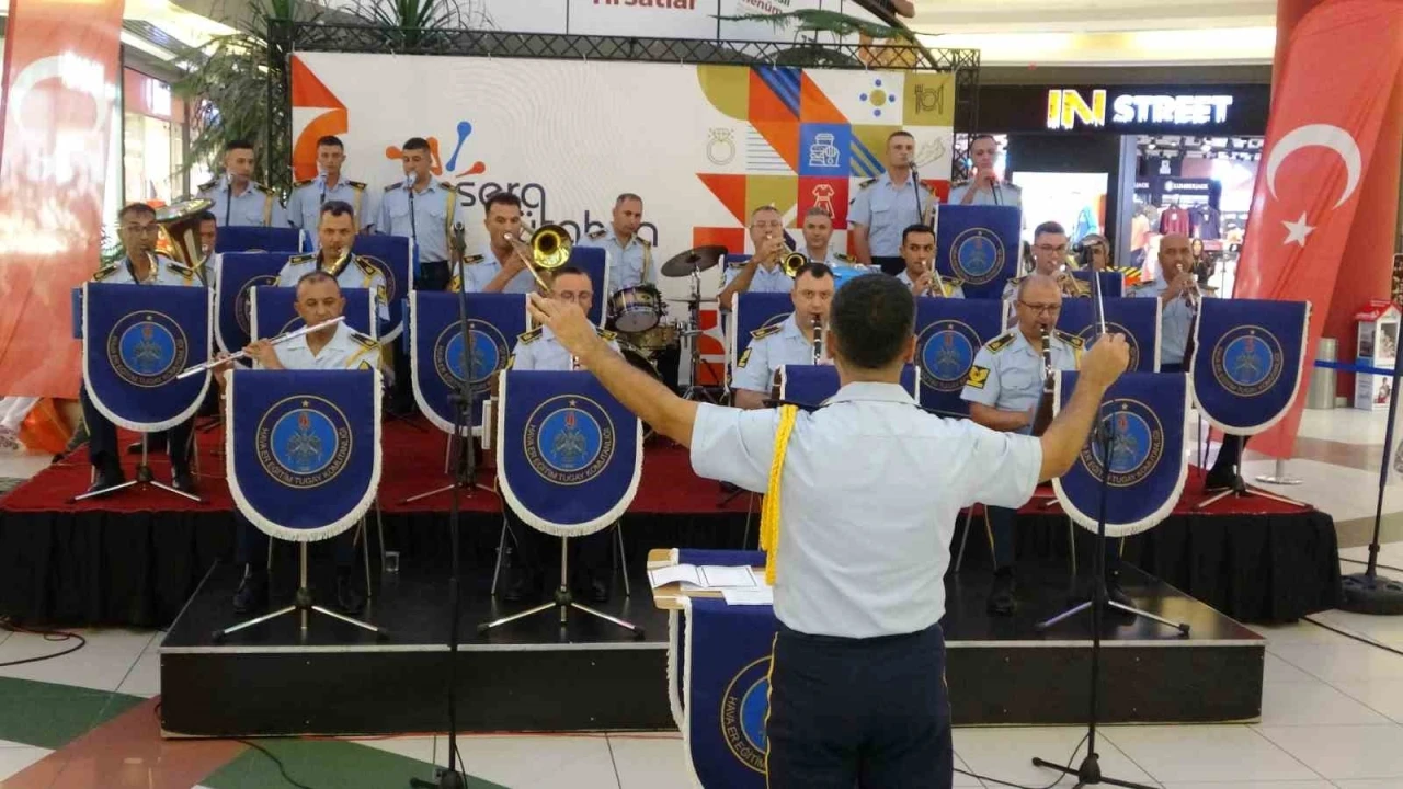 Kütahya’da Tugay Bandosu’ndan Zafer Bayramı konseri