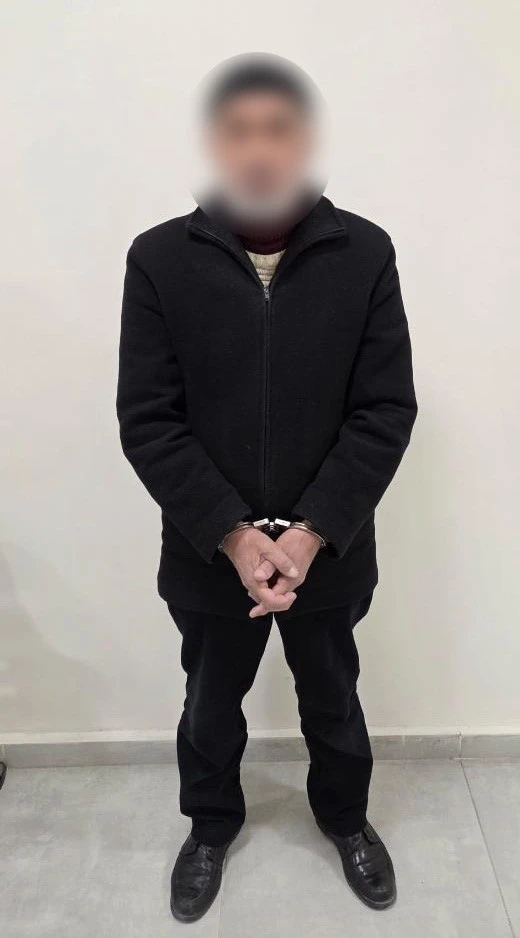 K&uuml;tahya&rsquo;da umre vaadiyle 23 kişiyi dolandırdığı iddia edilen şahıs tutuklandı
