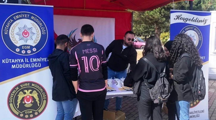 K&uuml;tahya&rsquo;da &uuml;niversite &ouml;ğrencileri ve veliler ter&ouml;r konusunda bilgilendirildi
