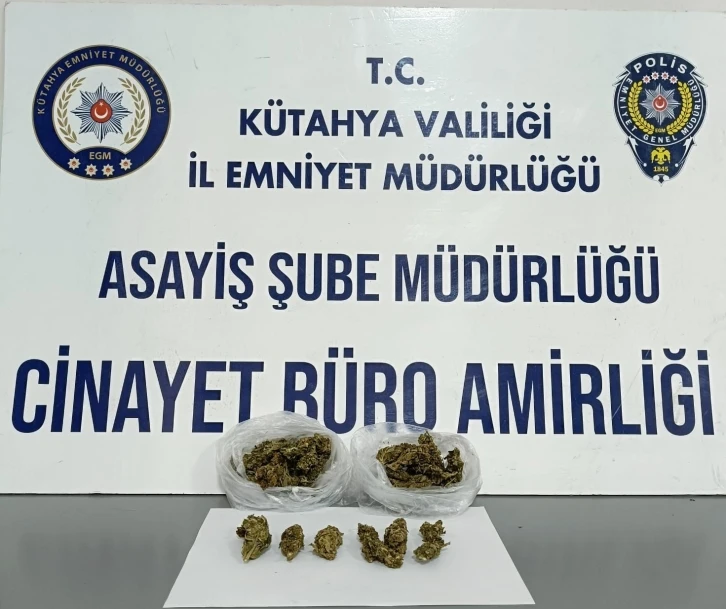 Kütahya’da uyuşturucu bulunan araçtaki 3 kişi gözaltına alındı