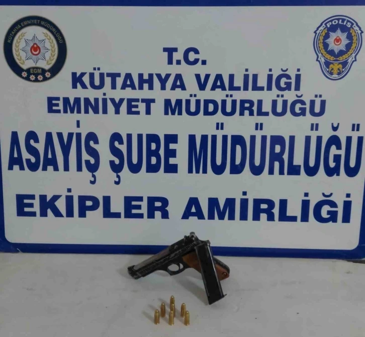 K&uuml;tahya&rsquo;da yaya devriye ekibi 192 şahıs ve 45 aracın sorgusu ile GBT kontrol ve denetimini yaptı
