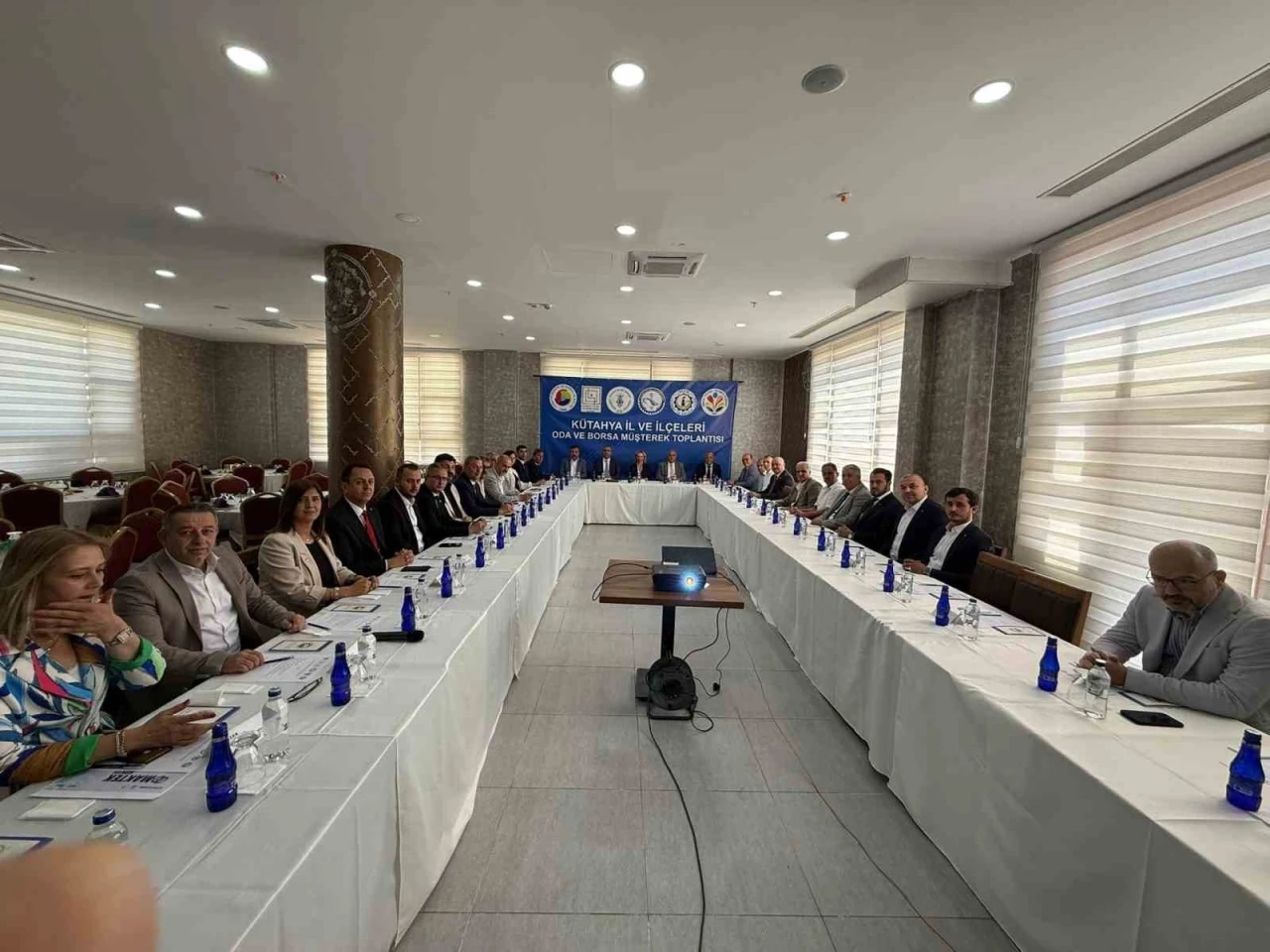 Kütahya ekonomisi Gediz’de masaya yatırıldı
