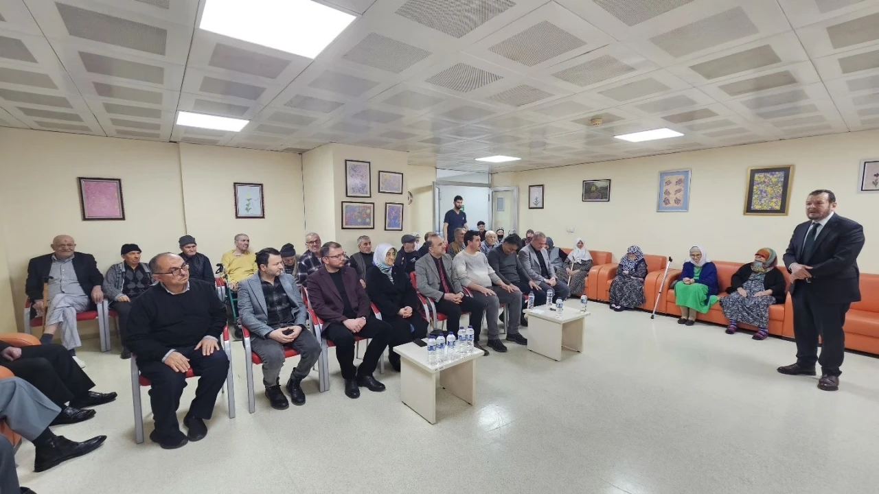 K&uuml;tahya Huzurevi&rsquo;nde Mira&ccedil; Kandili programı
