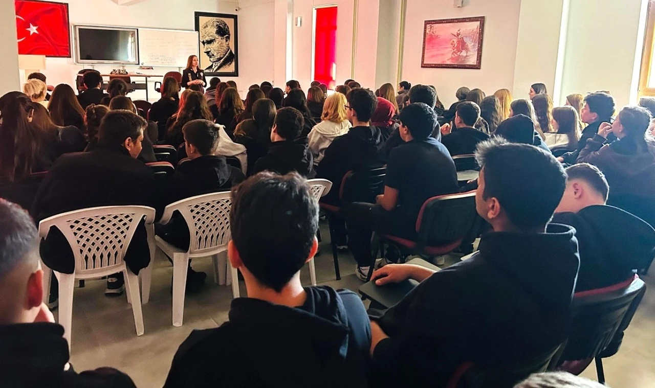 Kütahya İl Emniyet Müdürlüğü’nden öğrencilere siber güvenlik semineri
