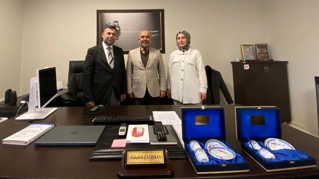 K&uuml;tahya İl K&uuml;lt&uuml;r ve Turizm M&uuml;d&uuml;r&uuml; &Uuml;nal Pazarlar&rsquo;da
