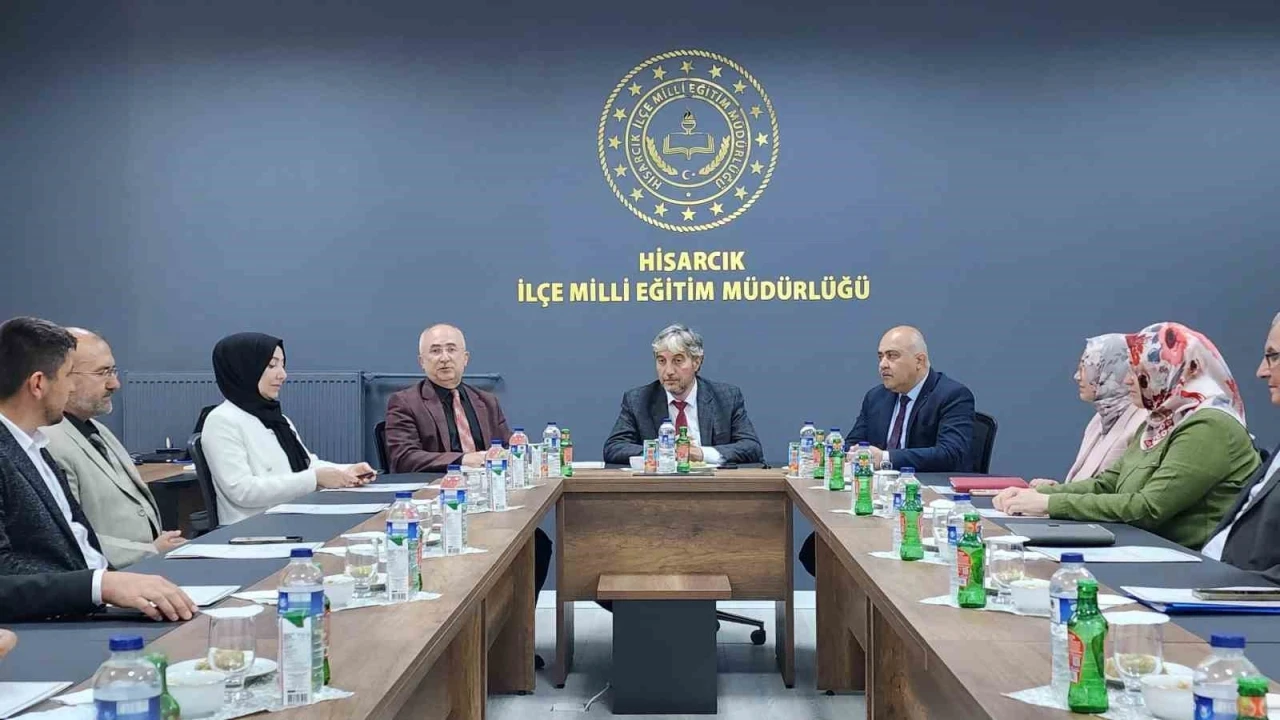 Kütahya İl Milli Eğitim Müdürü Yılmaz, Hisarcık’ta okul ve kurum müdürleriyle buluştu
