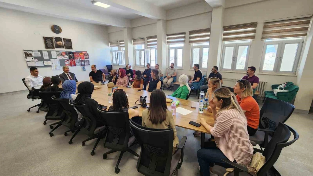 Kütahya MEM Müdürü Yılmaz’dan okullara yılsonu seminer haftası ziyaretleri

