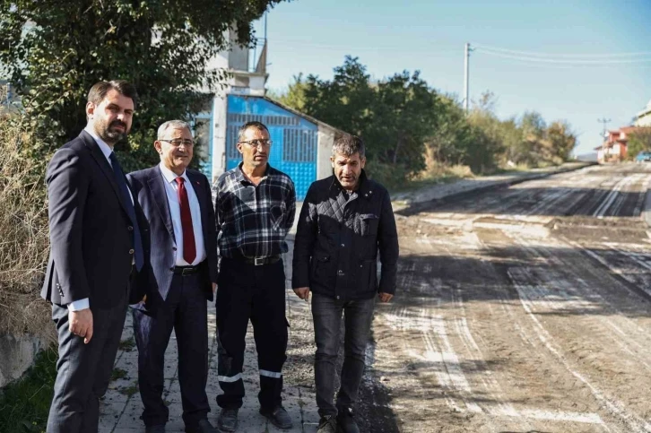 Kütahya’nın Okmeydanı Mahallesinde asfalt mesaisi
