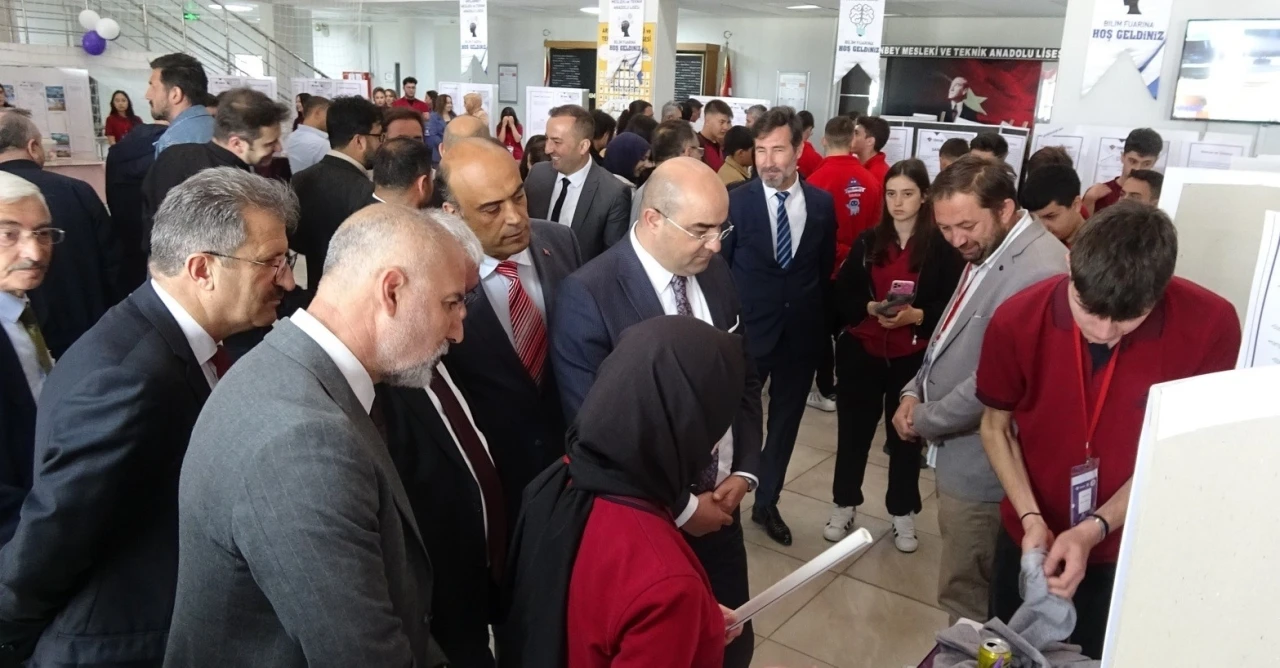Kütahya’nın Tavşanlı ilçesinde öğrenciler projeleri ile hünerlerini ortaya çıkardılar
