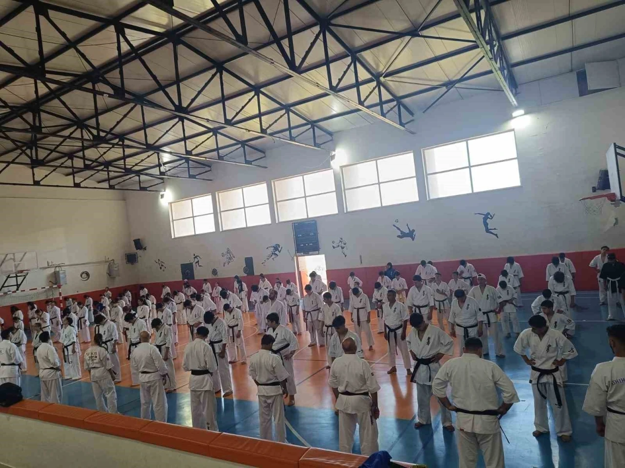 K&uuml;tahya Pazarlar&rsquo;da 200 sporcu Kyokushin-Kan T&uuml;rkiye Yaz Gelişim Kampı&rsquo;nda buluştu
