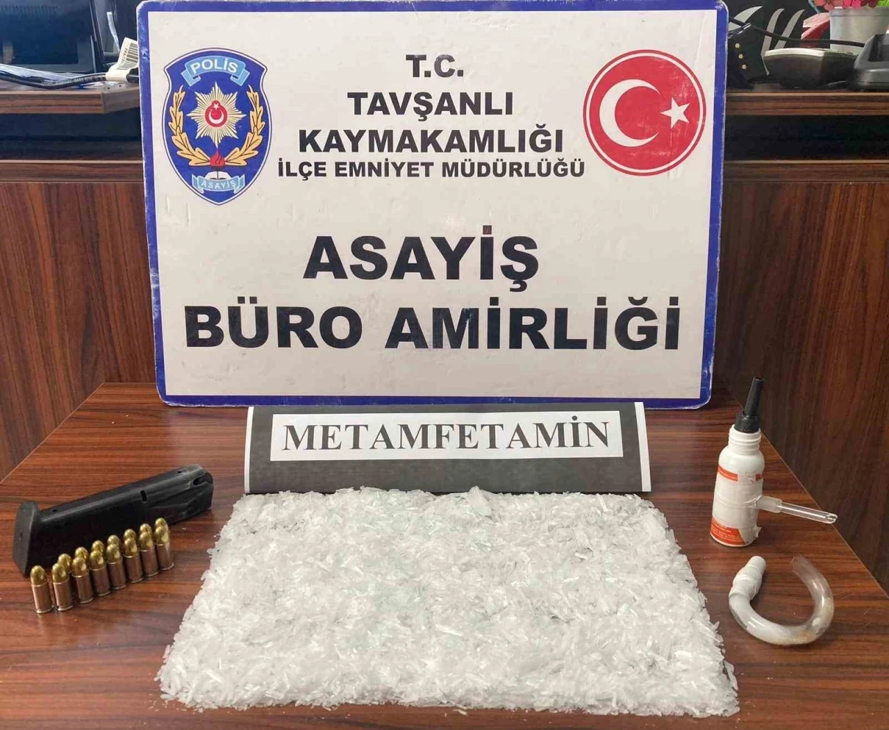Kütahya polisi uyuşturucu sevkiyatına &quot;Dur&quot; dedi: 2 gözaltı
