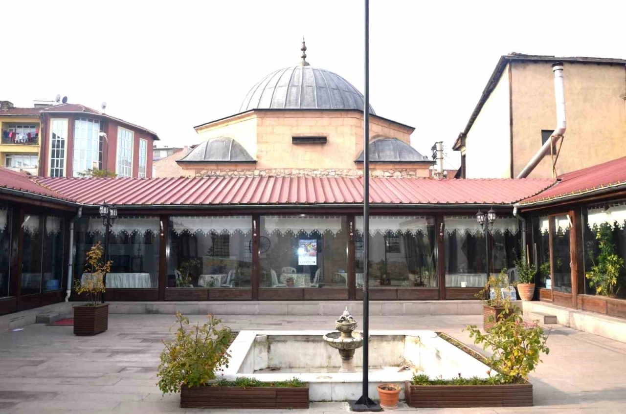 Kütahya Rüstem Paşa Medresesi tarihe ışık tutuyor