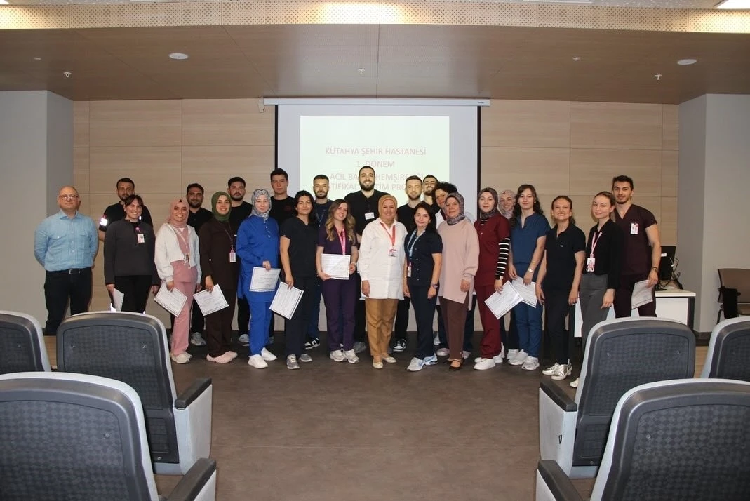 Kütahya Şehir Hastanesinde &quot;Acil Bakım Hemşireliği Sertifikalı Eğitim Programı&quot;
