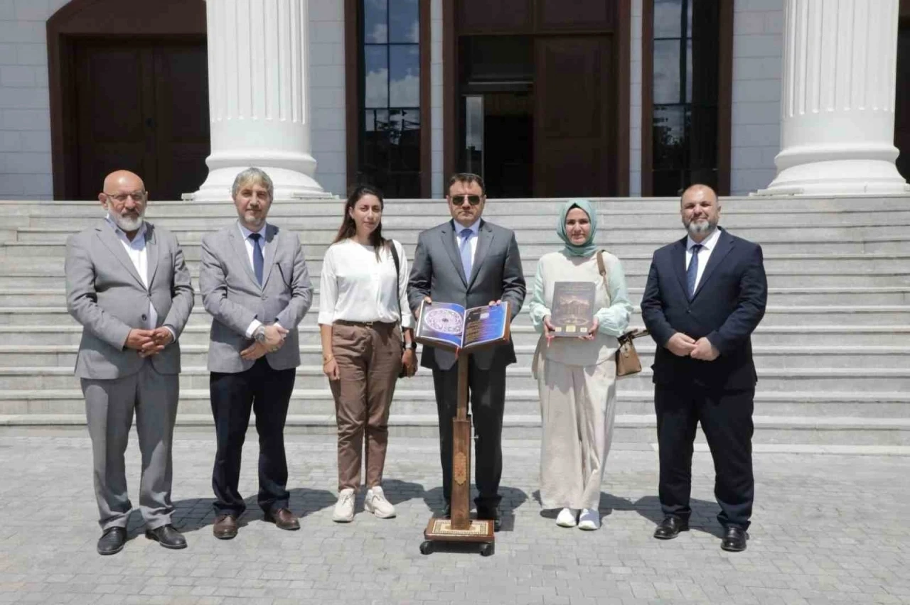 K&uuml;tahya Ulu Camii&rsquo;nde &rsquo;Karekodlu Dijital Rehber Sistemi&rsquo; hizmete girdi
