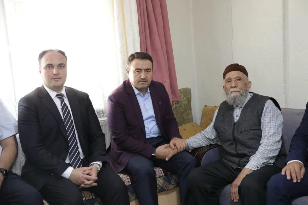 K&uuml;tahya Valisi, g&ouml;rev gazisi Mehmet Torun&rsquo;u evinde ziyaret etti
