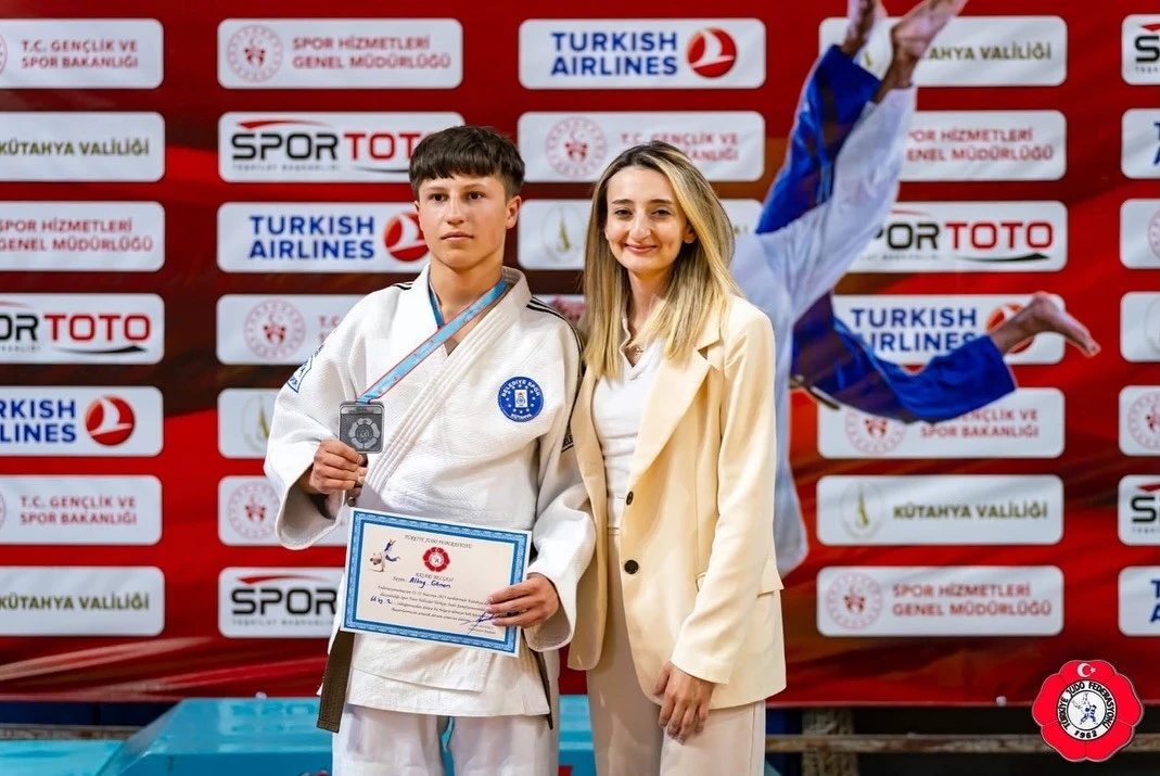 Kütahyalı sporcu Altay Gönen’den gururlandıran başarı
