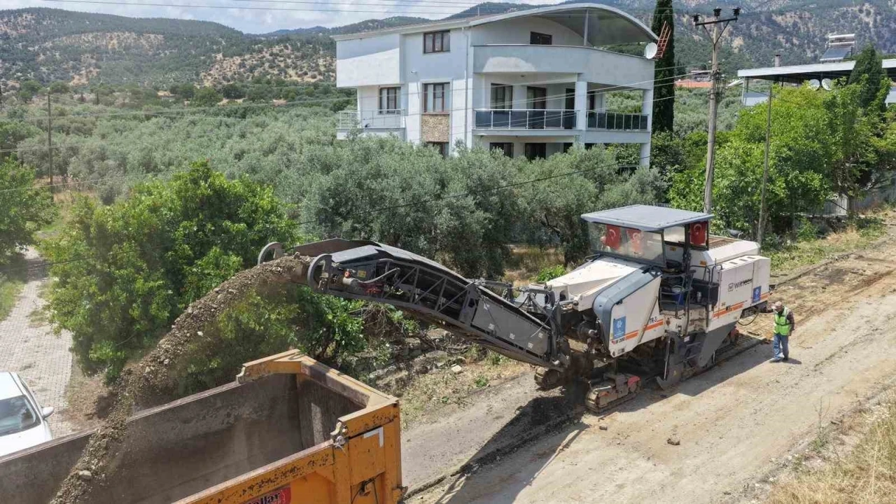 Kuyucak’ta mahalleleri birbirine bağlayan yol yenileniyor