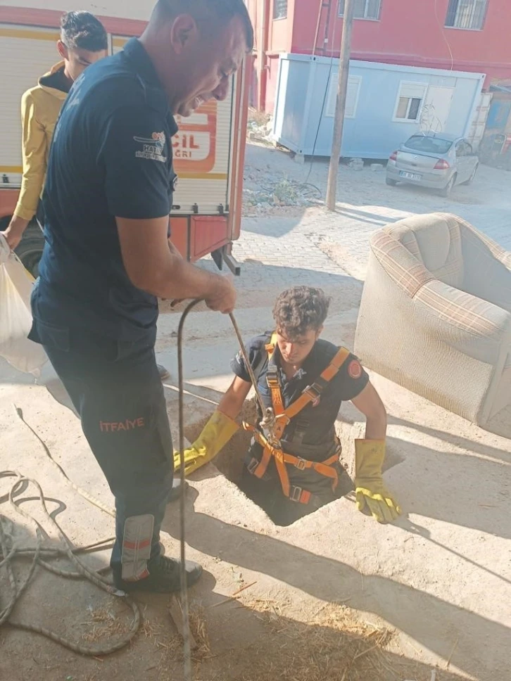 Kuyuya d&uuml;şen k&ouml;peği itfaiye kurtardı
