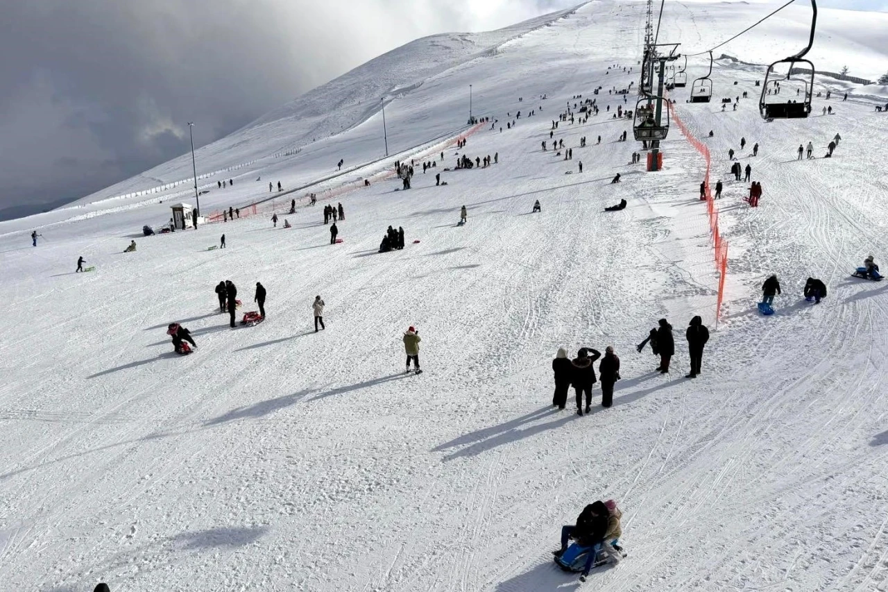 Ladik Akdağ Kayak Merkezi&rsquo;ne yoğun ilgi

