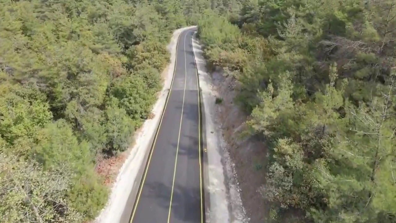 Lapseki’de sıcak asfalt çalışması biten yol trafiğe açıldı