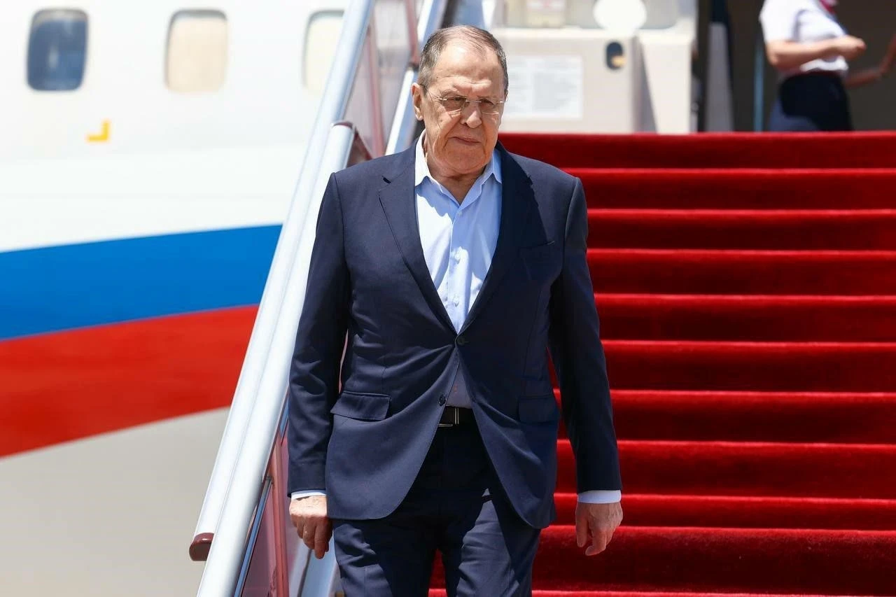 Lavrov, Pekin’de Çin Dışişleri Bakanı Wang ile görüştü
