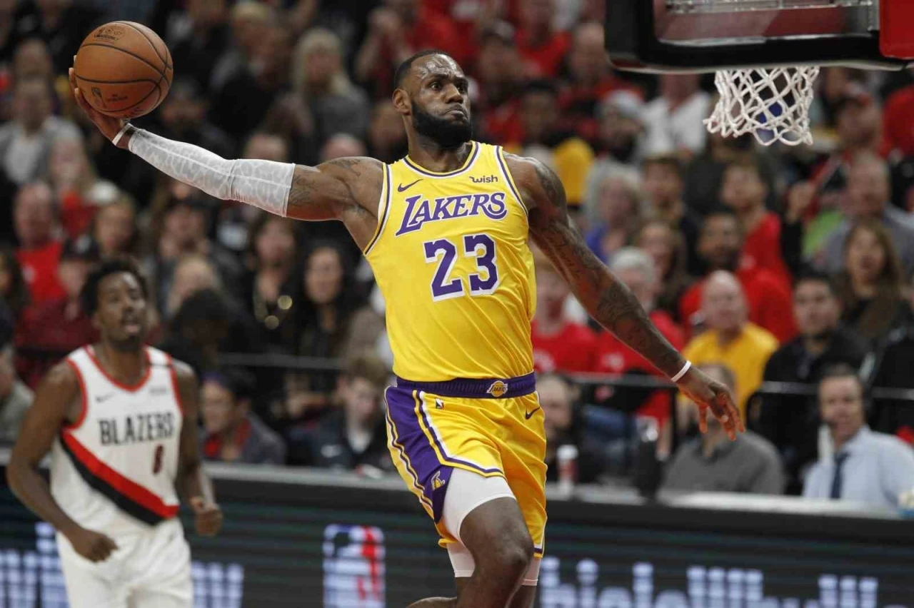 LeBron James, NBA&rsquo;de 4. farklı takımda forma giyecek
