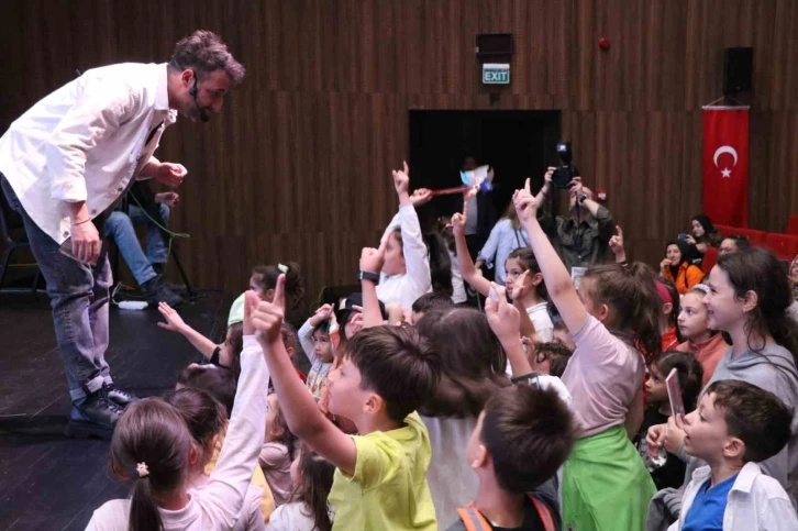 Lemi Filozof: "&Ccedil;ocuklar hayal etme makineleridir"
