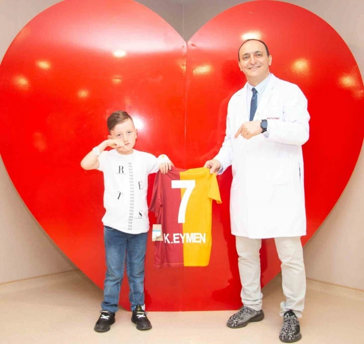 Lenfoma hastası Eymen Çakmak, Galatasaray forması hayaline kavuştu
