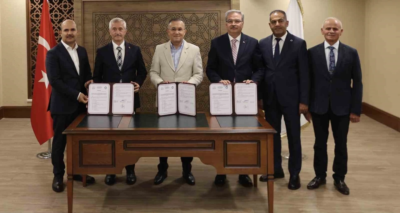 LGS&rsquo;de başarı g&ouml;steren &ouml;ğrencilere Şahinbey&rsquo;den eğitim desteği
