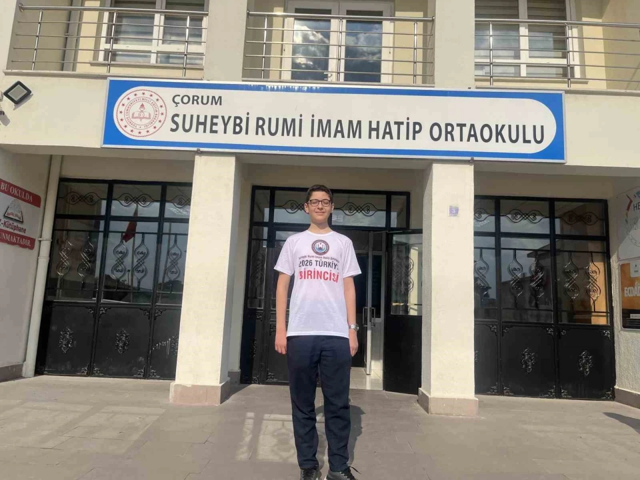 LGS&rsquo;de T&uuml;rkiye birincisi olan &ouml;ğrenci: "Sıkı ve dengeli bir şekilde &ccedil;alışmaya &ouml;zen g&ouml;sterdim"

