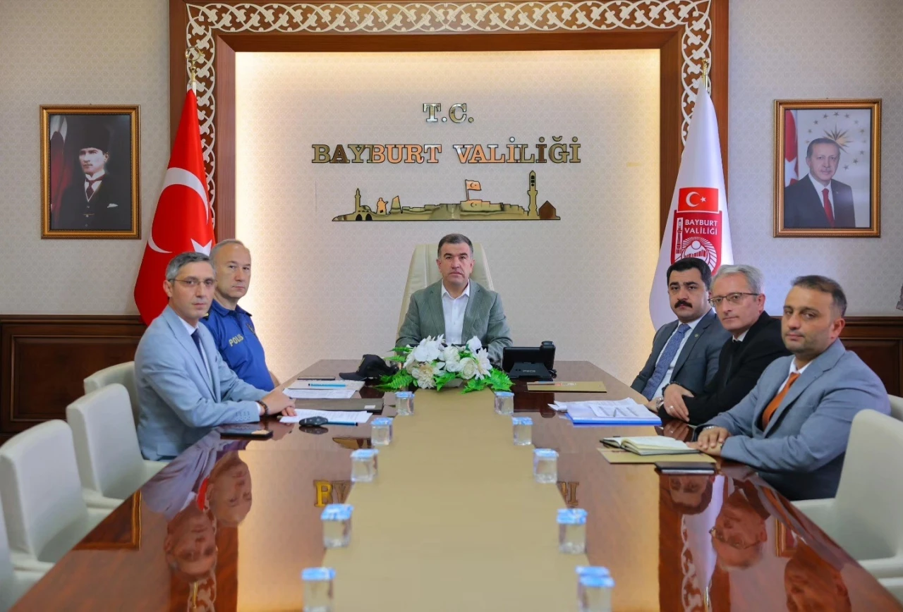 LGS &ouml;ncesi Bayburt&rsquo;ta alınan g&uuml;venlik tedbirleri toplantıda g&ouml;r&uuml;ş&uuml;ld&uuml;
