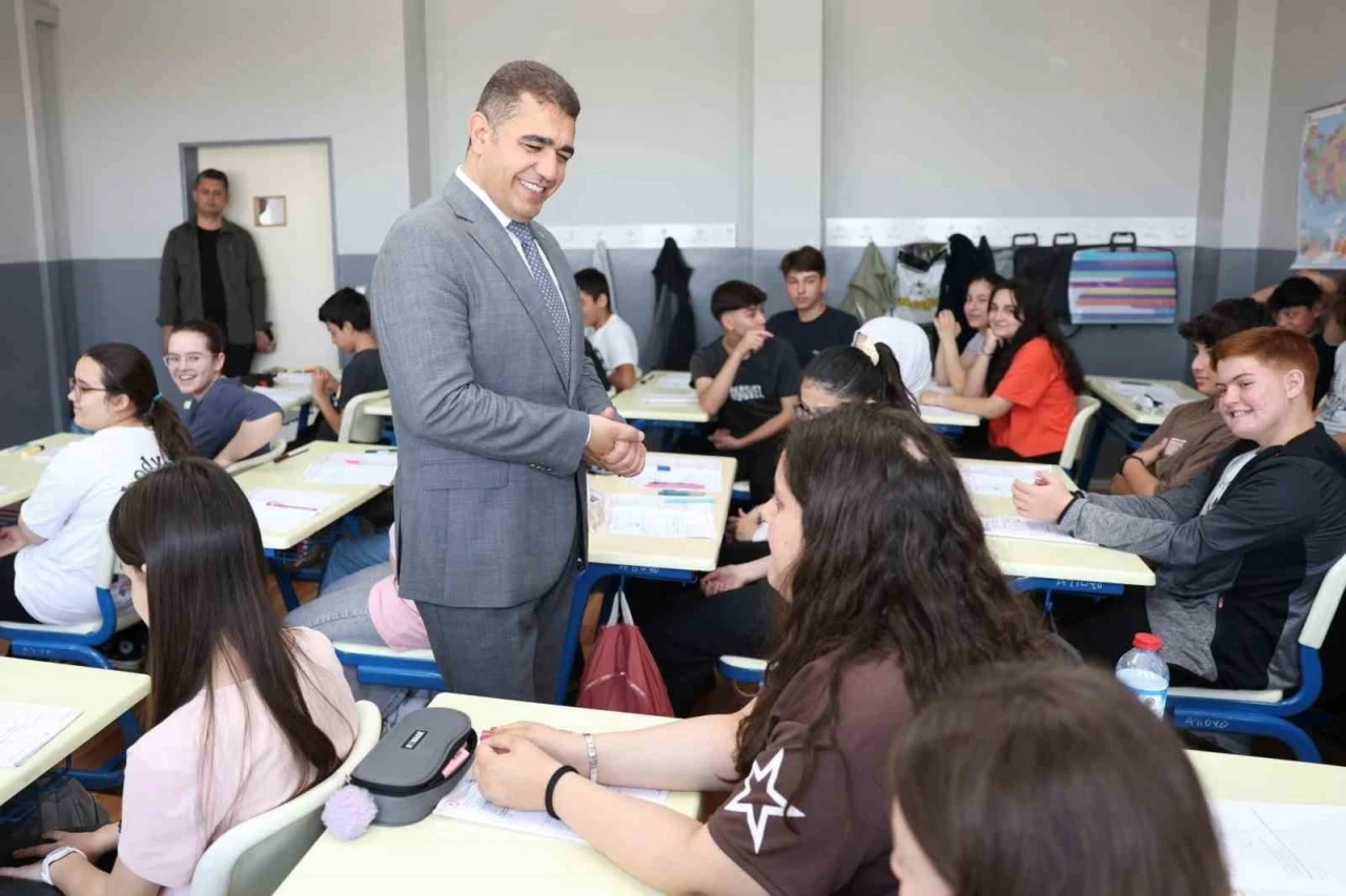 LGS’ye girecek öğrencilere başarılar diledi
