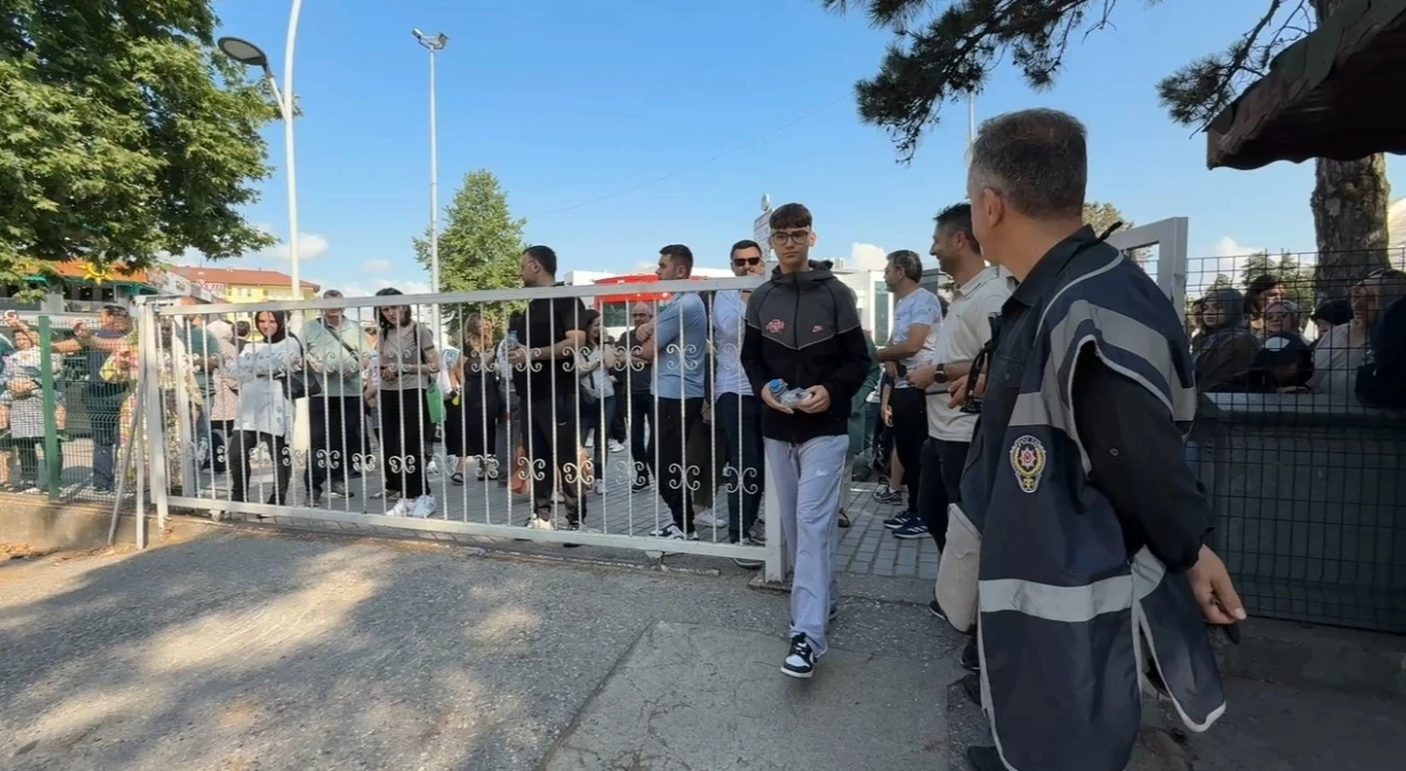 LGS’ye girecek olan öğrenci kimliğini unuttu, yardımına polis ekipleri koştu
