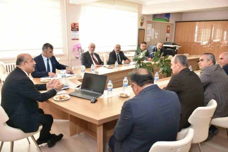 Lise m&uuml;d&uuml;rleriyle akademik başarıyı arttırma toplantısı yapıldı
