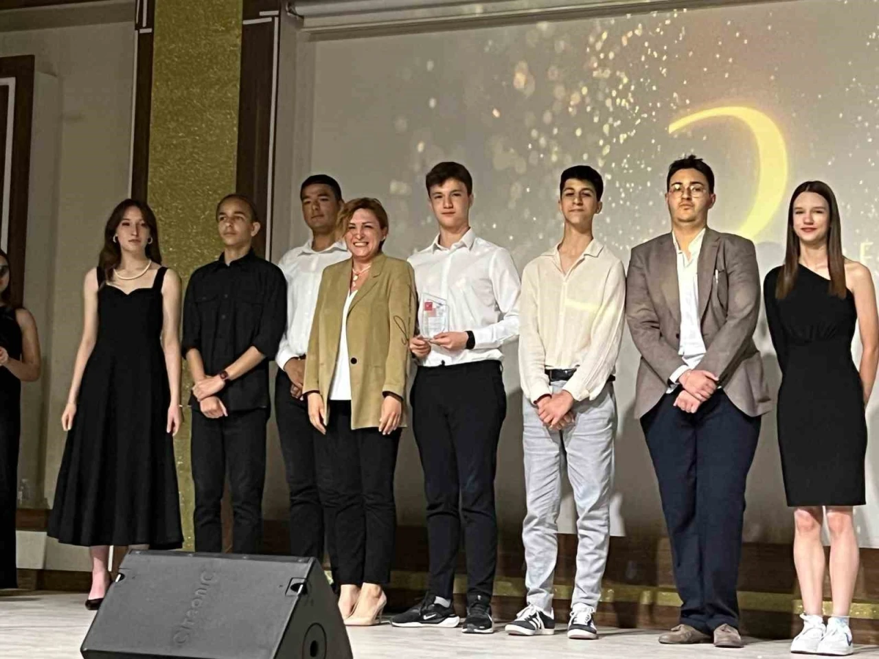 Lise öğrencileri ‘bağımlılığa’ kısa film yarışması ile dikkat çekti
