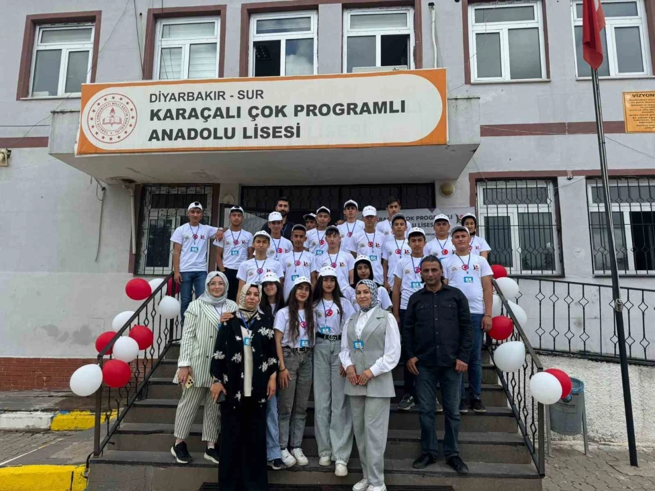 Lise öğrencileri bilimsel çalışmalarını sergiledi