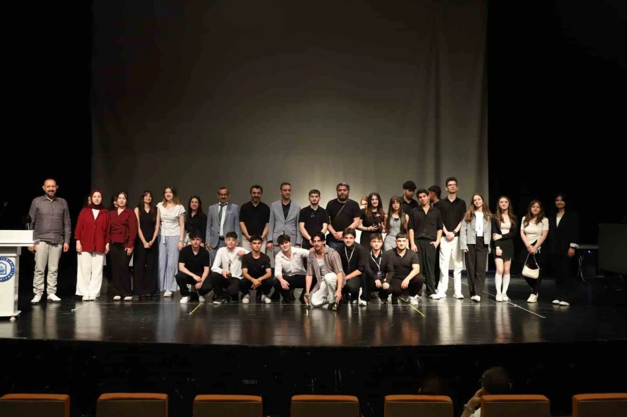 Lise öğrencilerinden yapay zeka temalı kısa film projesi
