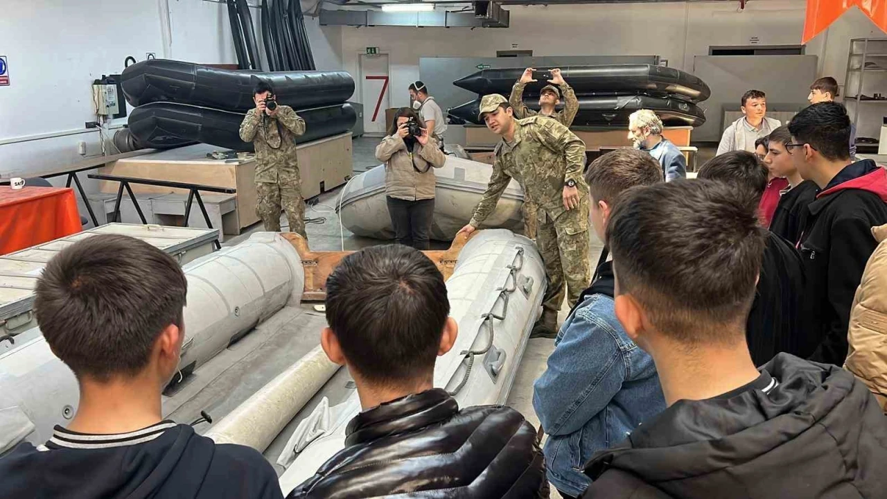 Lise öğrencilerine askeri fabrika ve çalışma sistemi anlatıldı
