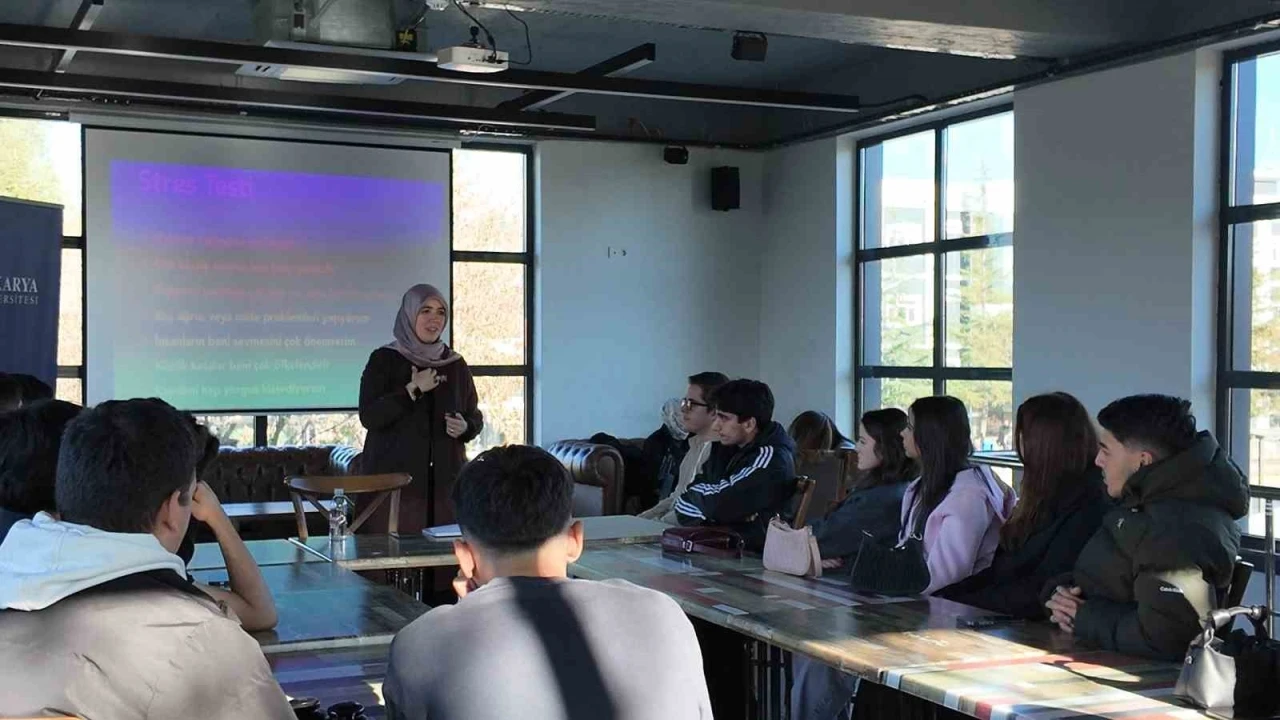 Lise &ouml;ğrencilerine sınav kaygısı ve stresle başa &ccedil;ıkma yolları anlatıldı
