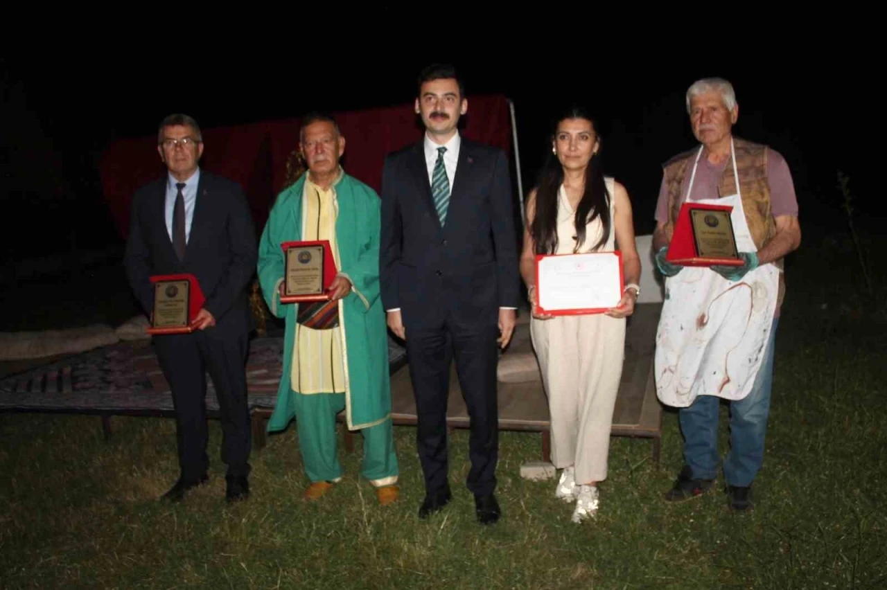 Lise &ouml;ğrencilerinin d&uuml;zenlediği ecdat şenliği b&uuml;y&uuml;k beğeni topladı
