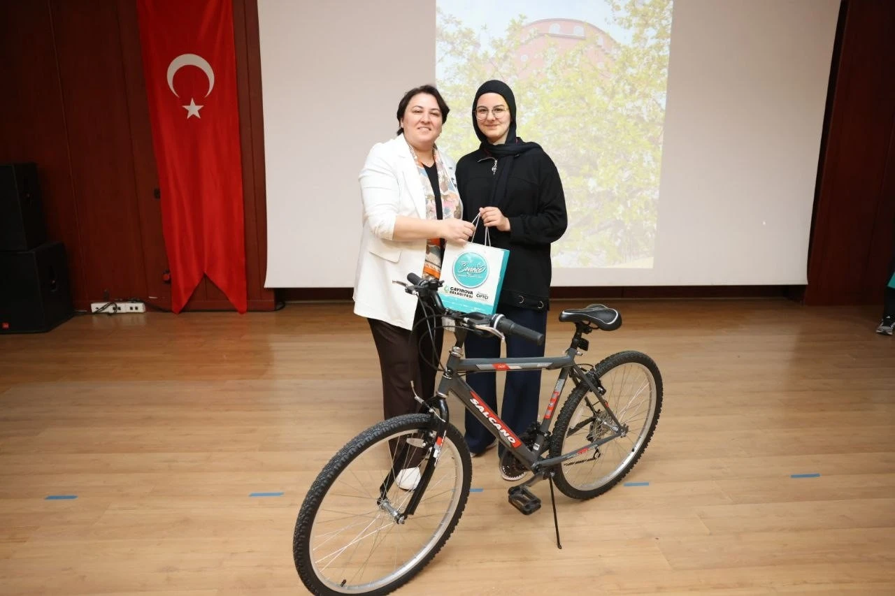 Liseler arası fotoğraf yarışmasında ödüller sahiplerini buldu
