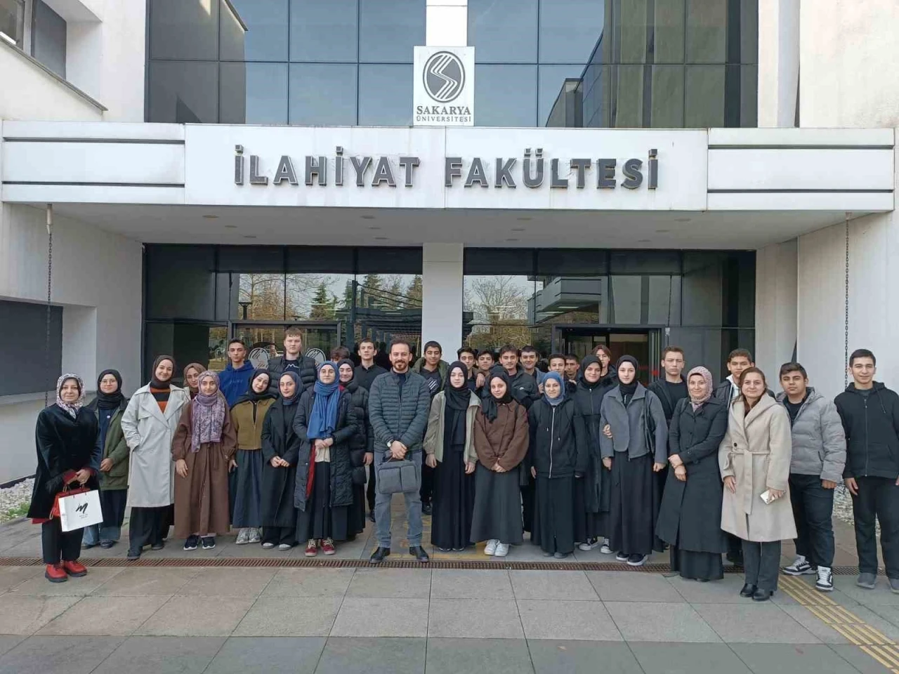 Liseli &ouml;ğrenciler &uuml;niversiteyi ziyaret ederek deneyim kazandı
